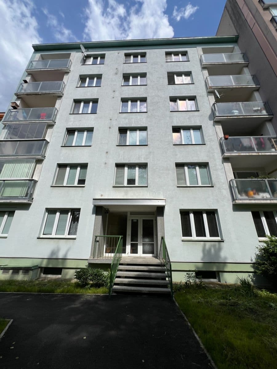 Predaj bytu 2-izbový 52 m², Plešivecká, Karlovy Vary, Karlovarský kraj Predaj bytu 2-izbový 52 m², Plešivecká, Karlovy Vary, Karlovarský kraj