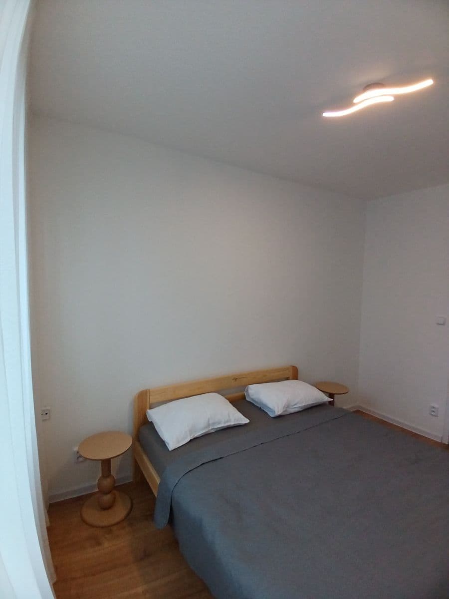 Prenájom bytu 2-izbový 42 m², Kusého, Praha, Praha Prenájom bytu 2-izbový 42 m², Kusého, Praha, Praha