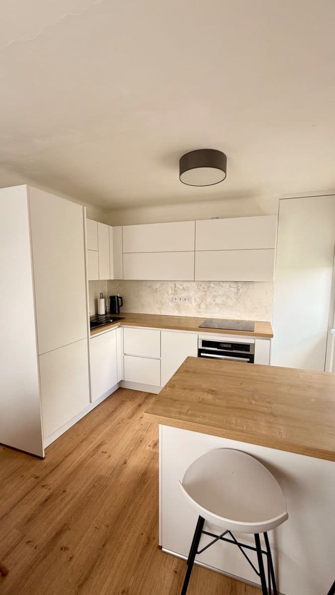 Prenájom bytu 2-izbový 60 m², Jarosl. Kociána, Kladno, Středočeský kraj Prenájom bytu 2-izbový 60 m², Jarosl. Kociána, Kladno, Středočeský kraj