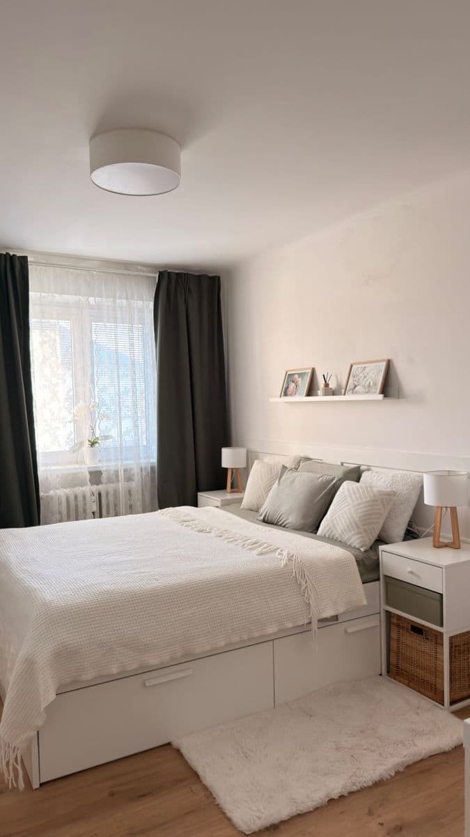 Prenájom bytu 2-izbový 60 m², Jarosl. Kociána, Kladno, Středočeský kraj Prenájom bytu 2-izbový 60 m², Jarosl. Kociána, Kladno, Středočeský kraj