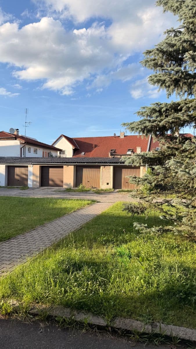 Prenájom bytu 2-izbový 60 m², Jarosl. Kociána, Kladno, Středočeský kraj Prenájom bytu 2-izbový 60 m², Jarosl. Kociána, Kladno, Středočeský kraj