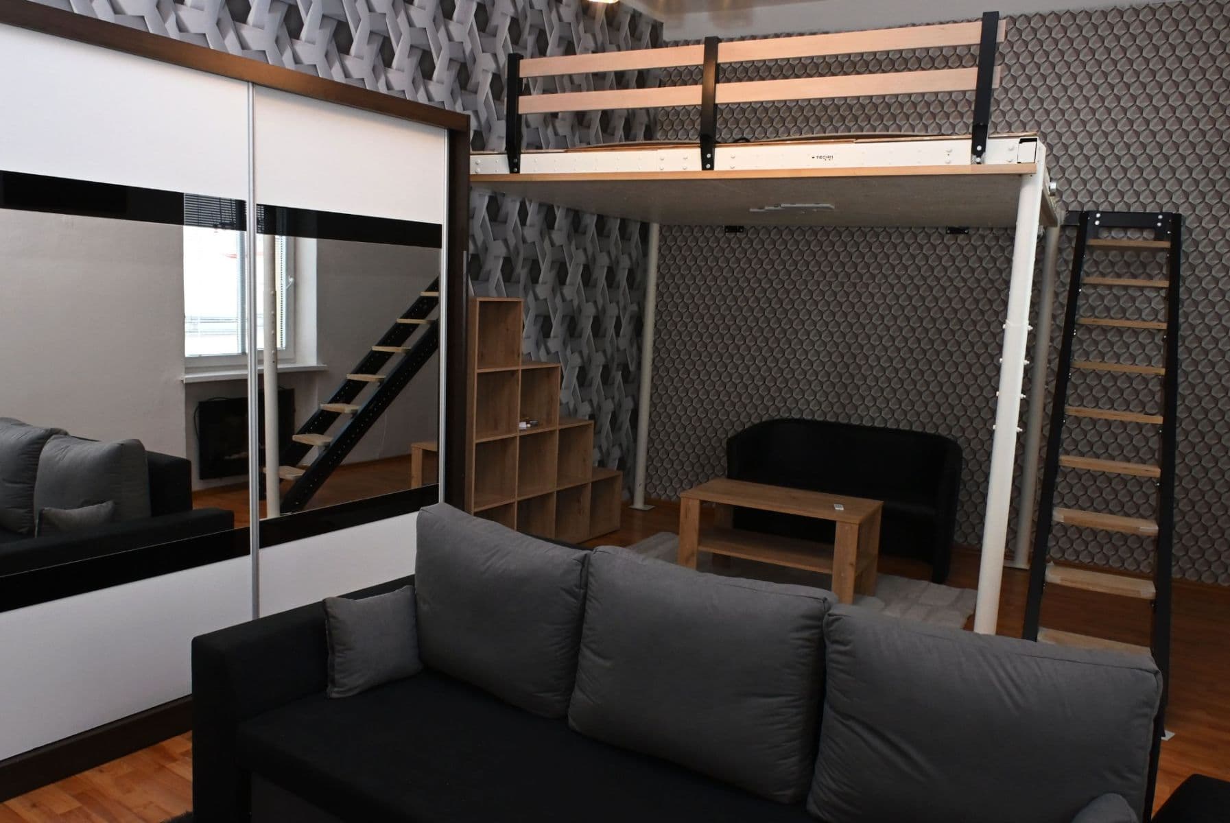 Prenájom bytu 1-izbový 41 m², Horný val, Žilina, Žilinský kraj Prenájom bytu 1-izbový 41 m², Horný val, Žilina, Žilinský kraj
