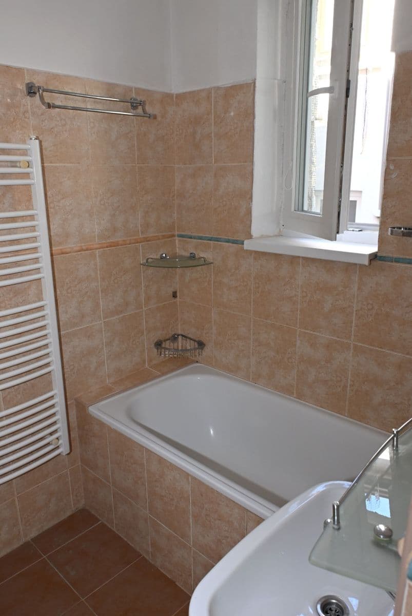 Prenájom bytu 1-izbový 41 m², Horný val, Žilina, Žilinský kraj Prenájom bytu 1-izbový 41 m², Horný val, Žilina, Žilinský kraj