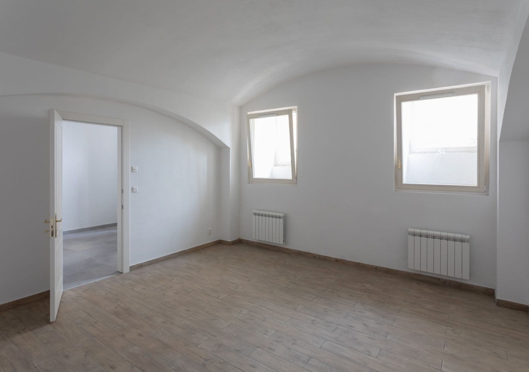 Predaj nebytového priestoru 42 m², Římská, Praha, Praha Predaj nebytového priestoru 42 m², Římská, Praha, Praha