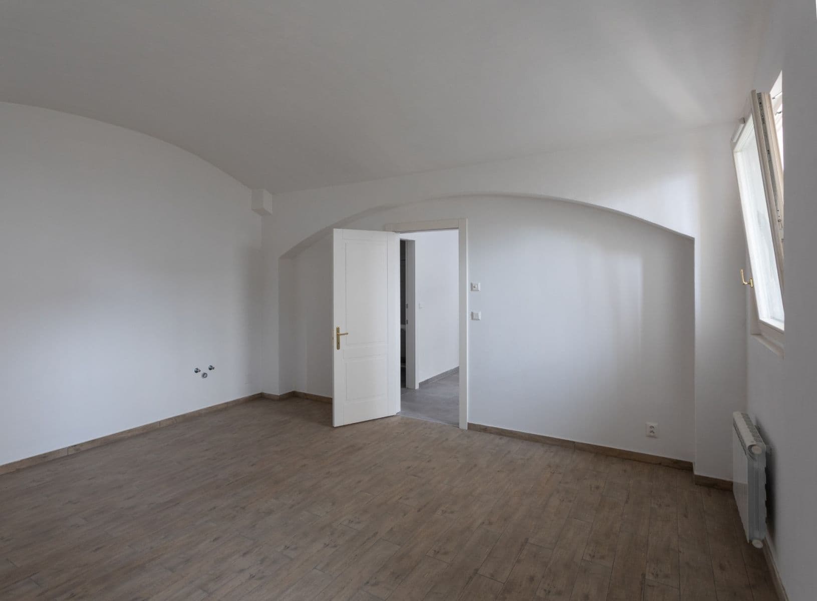 Predaj nebytového priestoru 42 m², Římská, Praha, Praha Predaj nebytového priestoru 42 m², Římská, Praha, Praha