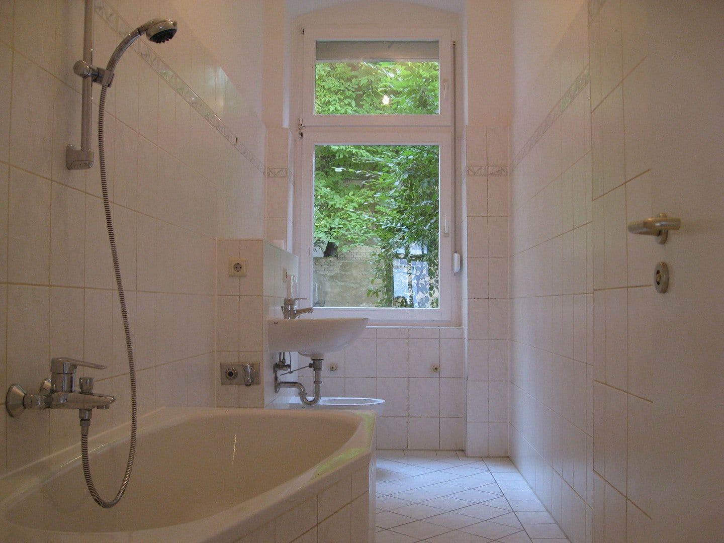 Prenájom bytu 2-izbový 62 m², Giselastr.34, Berlin, Berlín Prenájom bytu 2-izbový 62 m², Giselastr.34, Berlin, Berlín