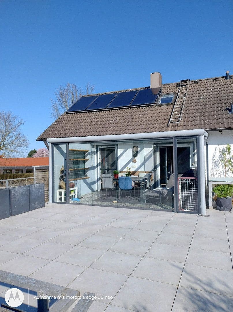 Predaj domu 143 m², pozemek 495 m², Adelshofen, Bavorsko Predaj domu 143 m², pozemek 495 m², Adelshofen, Bavorsko