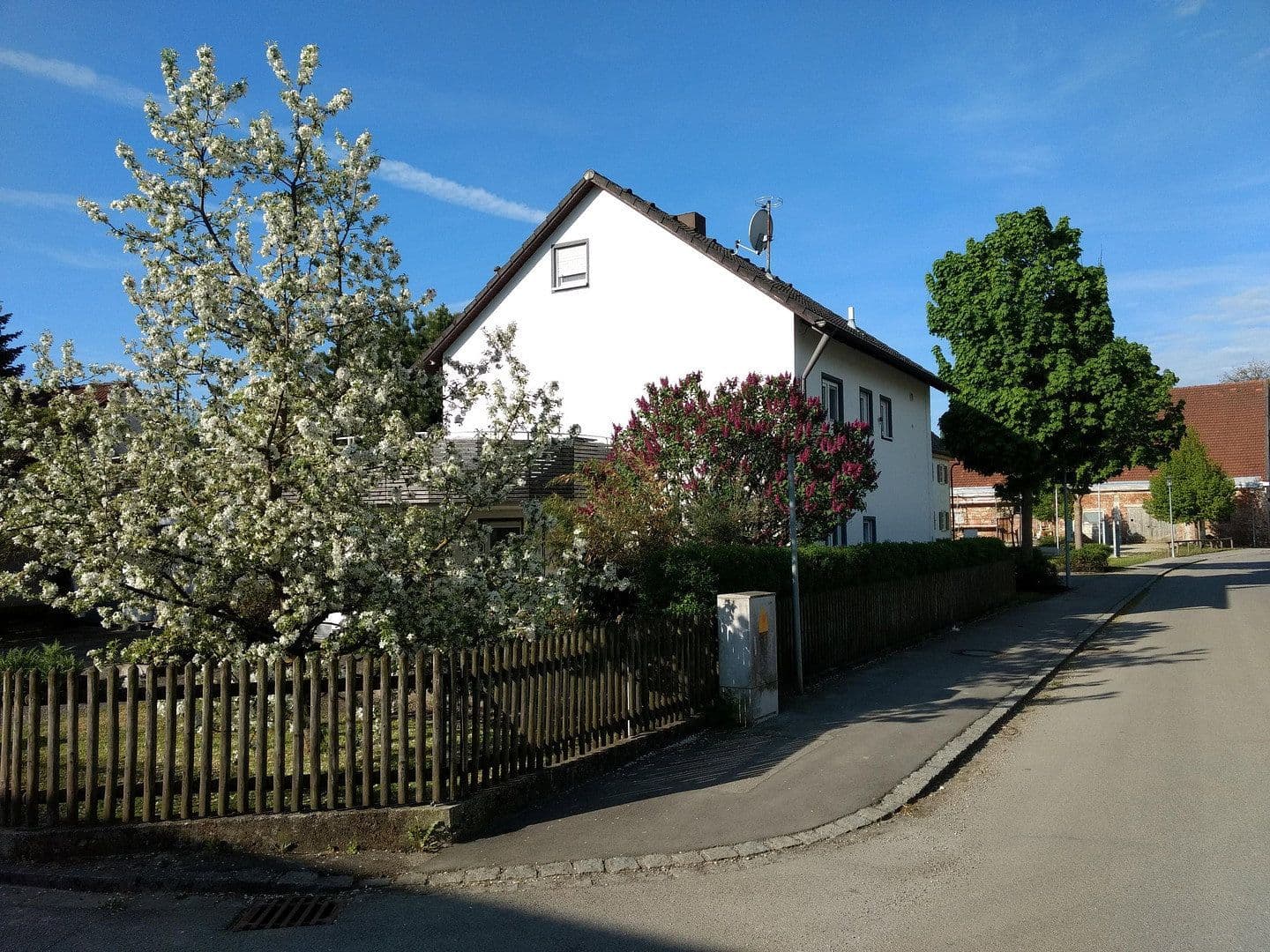 Predaj domu 143 m², pozemek 495 m², Adelshofen, Bavorsko Predaj domu 143 m², pozemek 495 m², Adelshofen, Bavorsko