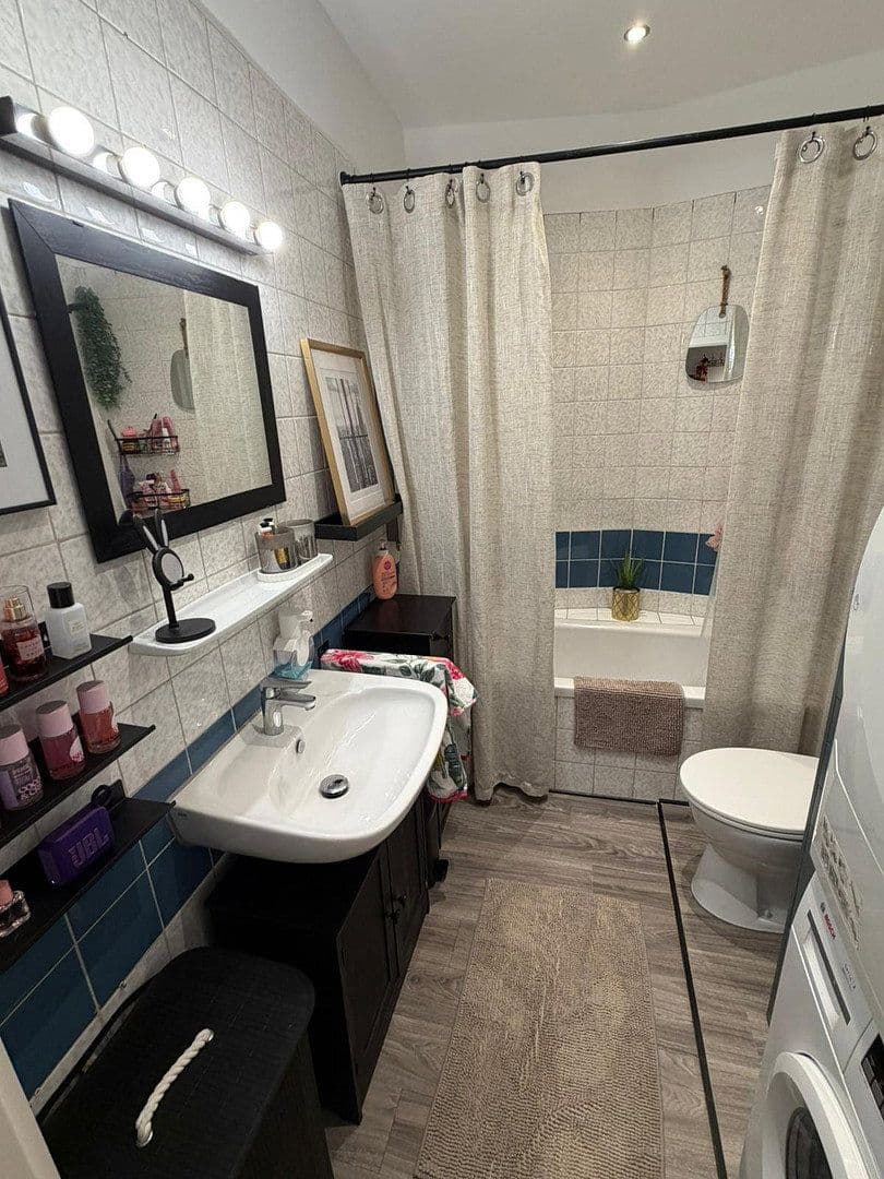 Predaj bytu 2-izbový 41 m², Röhrenstraße, Düsseldorf, Severné Porýnie - Westfálsko Predaj bytu 2-izbový 41 m², Röhrenstraße, Düsseldorf, Severné Porýnie - Westfálsko
