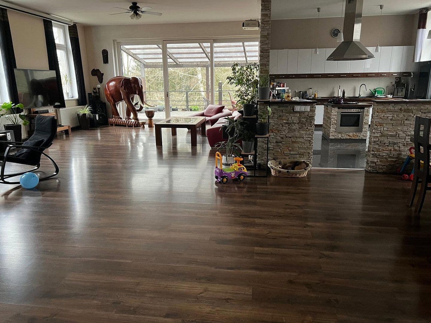 Predaj domu 540 m², pozemek 2.137 m², Akazienallee 10c, Wandlitz, Brandenbursko Predaj domu 540 m², pozemek 2.137 m², Akazienallee 10c, Wandlitz, Brandenbursko