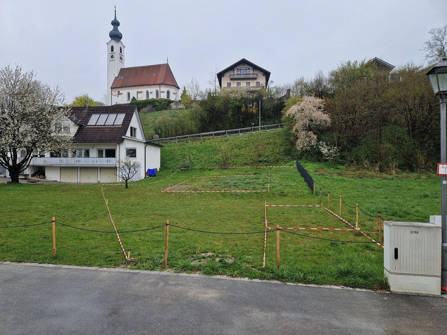 Predaj pozemku 470 m², Müllerwiese 7, Perach, Bavorsko Predaj pozemku 470 m², Müllerwiese 7, Perach, Bavorsko