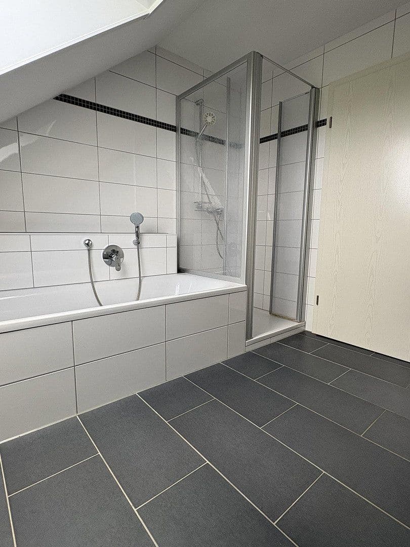 Predaj domu 245 m², pozemek 1.197 m², Kümmersbruck, Bavorsko Predaj domu 245 m², pozemek 1.197 m², Kümmersbruck, Bavorsko