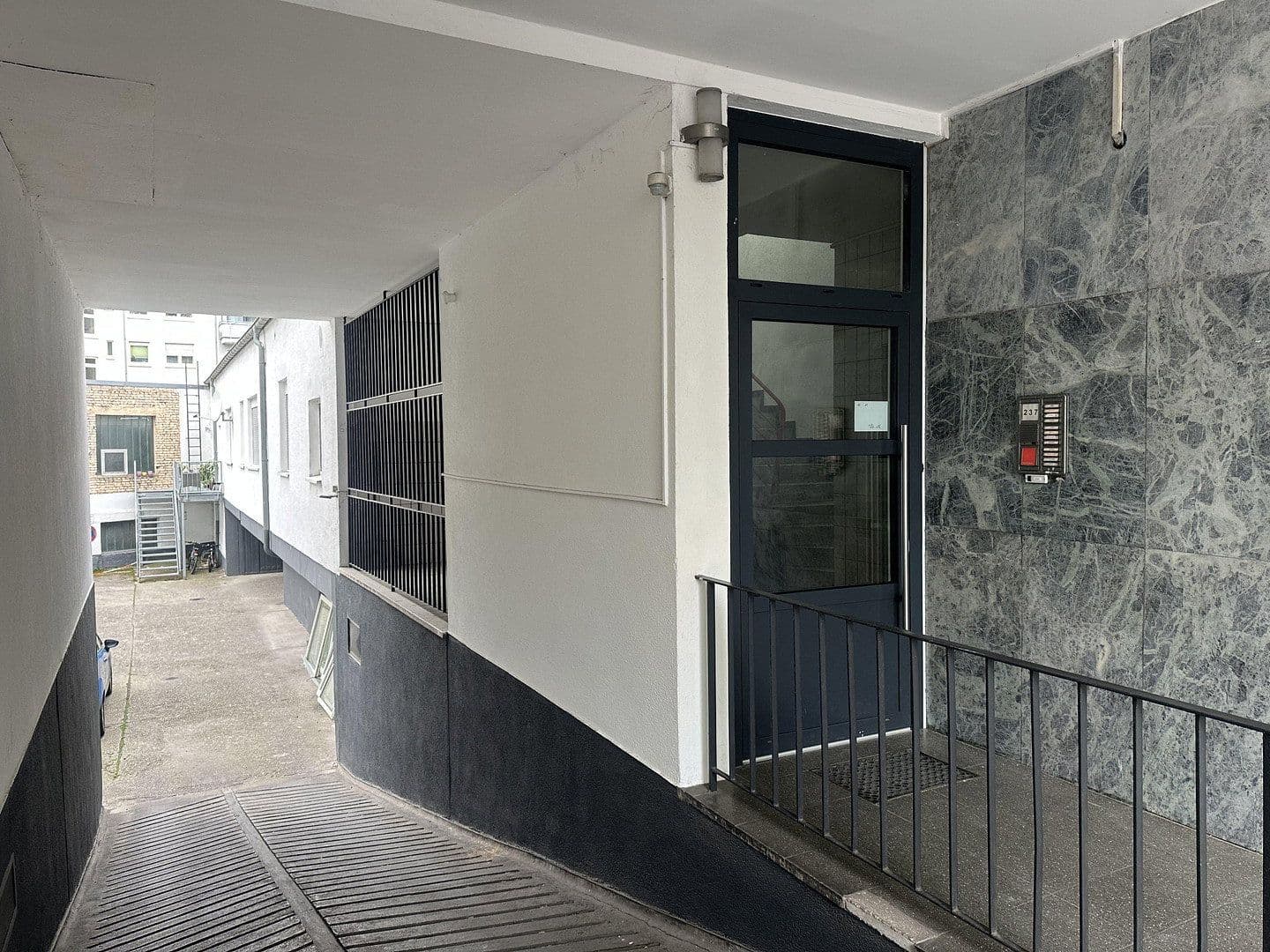 Prenájom nebytového priestoru 136 m², Mundenheimerstr. 237, Ludwigshafen am Rhein, Porýnie-Falcko Prenájom nebytového priestoru 136 m², Mundenheimerstr. 237, Ludwigshafen am Rhein, Porýnie-Falcko