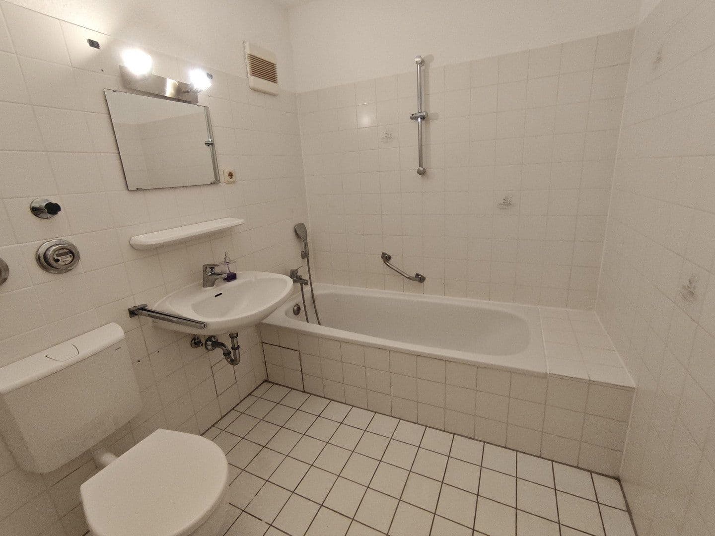 Prenájom bytu 1-izbový 46 m², Gieselherplatz 2, Ludwigshafen, Porýnie-Falcko Prenájom bytu 1-izbový 46 m², Gieselherplatz 2, Ludwigshafen, Porýnie-Falcko
