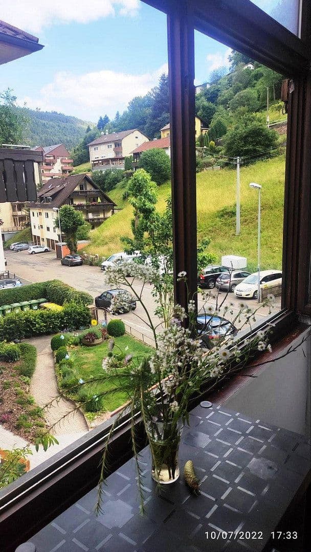 Predaj domu 240 m², pozemek 184 m², Hohenlohestr. 75, Bad Wildbad, Bádensko-Wurttembersko Predaj domu 240 m², pozemek 184 m², Hohenlohestr. 75, Bad Wildbad, Bádensko-Wurttembersko