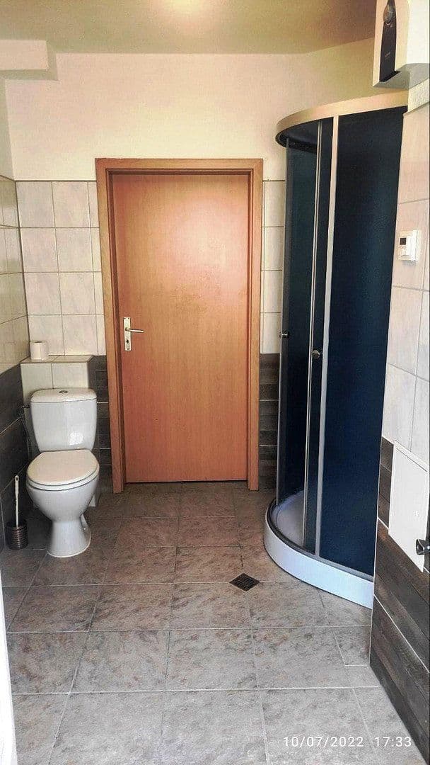 Predaj domu 240 m², pozemek 184 m², Hohenlohestr. 75, Bad Wildbad, Bádensko-Wurttembersko Predaj domu 240 m², pozemek 184 m², Hohenlohestr. 75, Bad Wildbad, Bádensko-Wurttembersko