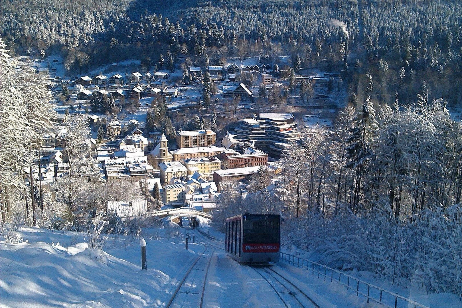 Predaj domu 240 m², pozemek 184 m², Hohenlohestr. 75, Bad Wildbad, Bádensko-Wurttembersko Predaj domu 240 m², pozemek 184 m², Hohenlohestr. 75, Bad Wildbad, Bádensko-Wurttembersko