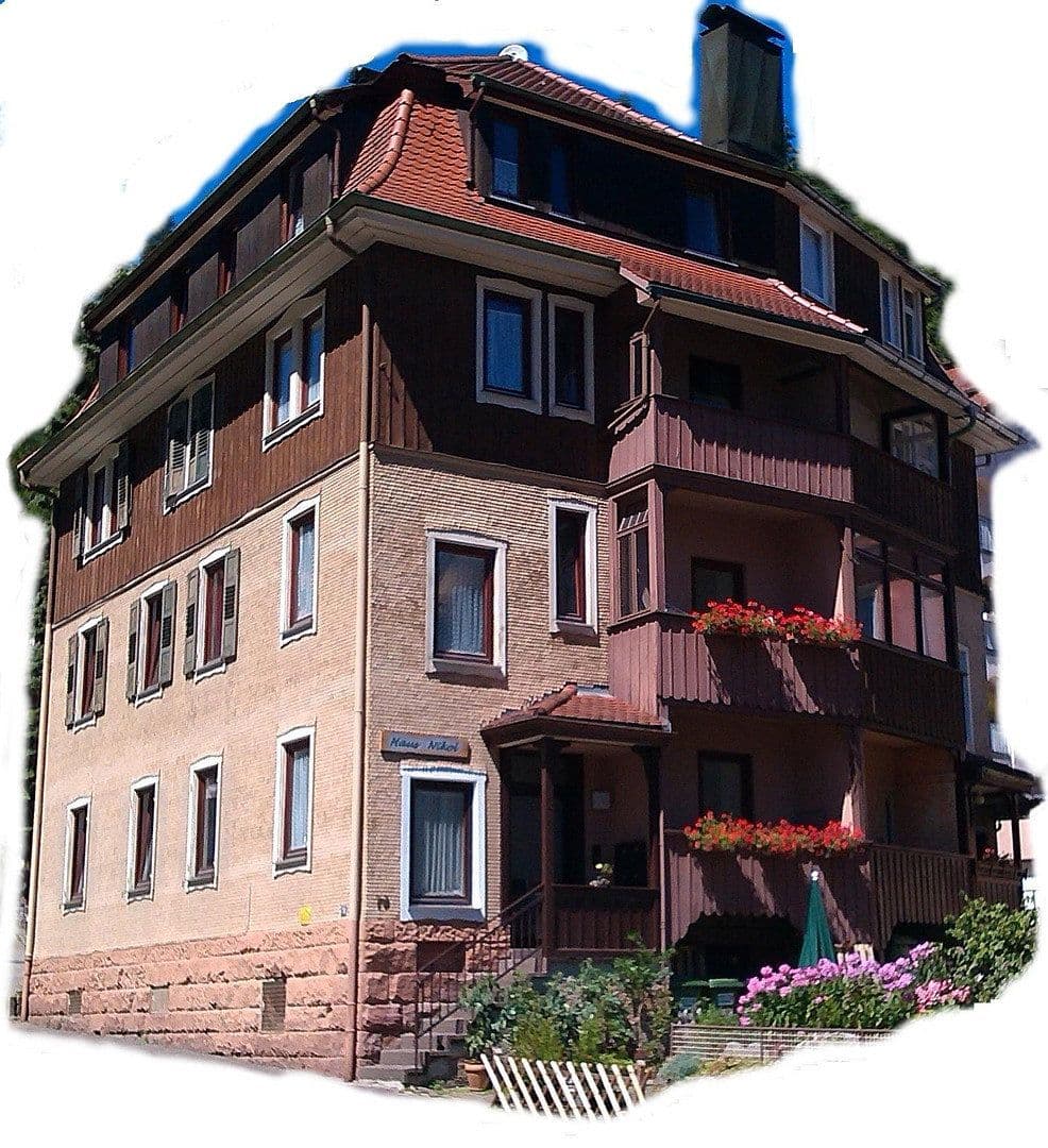 Predaj domu 240 m², pozemek 184 m², Hohenlohestr. 75, Bad Wildbad, Bádensko-Wurttembersko Predaj domu 240 m², pozemek 184 m², Hohenlohestr. 75, Bad Wildbad, Bádensko-Wurttembersko