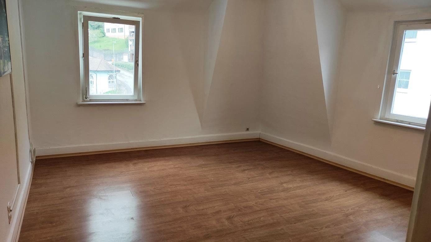 Predaj domu 240 m², pozemek 184 m², Hohenlohestr. 75, Bad Wildbad, Bádensko-Wurttembersko Predaj domu 240 m², pozemek 184 m², Hohenlohestr. 75, Bad Wildbad, Bádensko-Wurttembersko