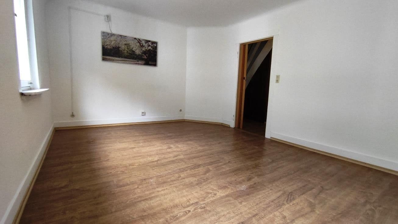 Predaj domu 240 m², pozemek 184 m², Hohenlohestr. 75, Bad Wildbad, Bádensko-Wurttembersko Predaj domu 240 m², pozemek 184 m², Hohenlohestr. 75, Bad Wildbad, Bádensko-Wurttembersko