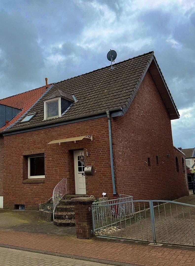 Predaj domu 110 m², pozemek 332 m², Emmerich am Rhein, Severné Porýnie - Westfálsko Predaj domu 110 m², pozemek 332 m², Emmerich am Rhein, Severné Porýnie - Westfálsko