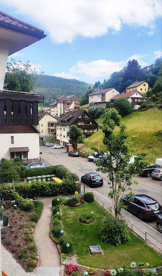 Prenájom bytu 1-izbový 40 m², Hohenlohestrasse 75, Bad Wildbad, Bádensko-Wurttembersko Prenájom bytu 1-izbový 40 m², Hohenlohestrasse 75, Bad Wildbad, Bádensko-Wurttembersko