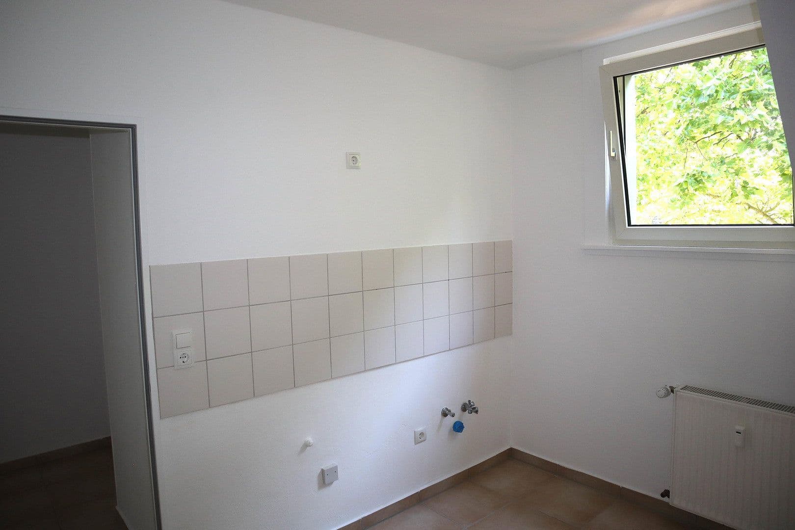 Prenájom bytu 4-izbový 80 m², Ludwigshafen, Porýnie-Falcko Prenájom bytu 4-izbový 80 m², Ludwigshafen, Porýnie-Falcko