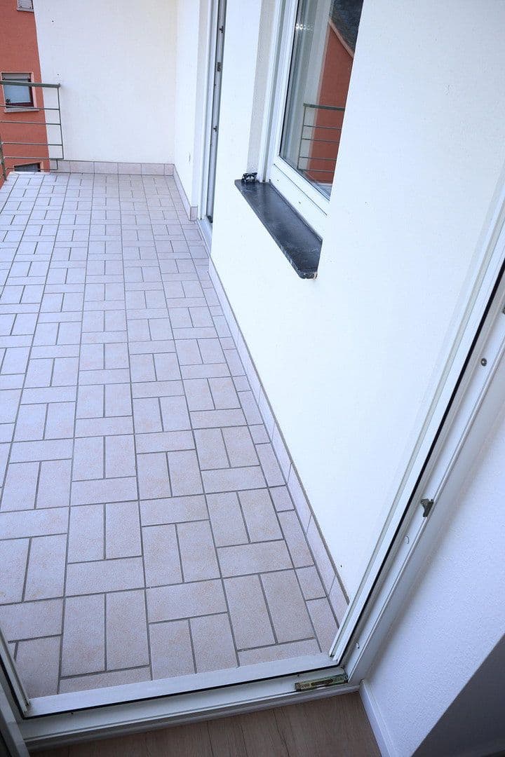 Prenájom bytu 4-izbový 80 m², Ludwigshafen, Porýnie-Falcko Prenájom bytu 4-izbový 80 m², Ludwigshafen, Porýnie-Falcko