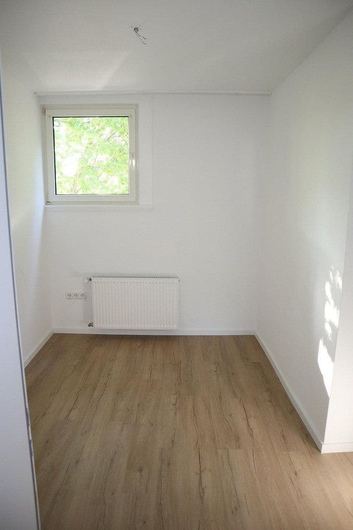 Prenájom bytu 4-izbový 80 m², Ludwigshafen, Porýnie-Falcko Prenájom bytu 4-izbový 80 m², Ludwigshafen, Porýnie-Falcko
