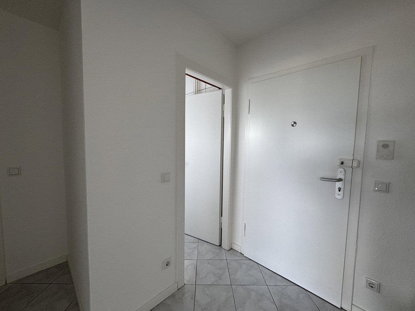 Prenájom bytu 2-izbový 50 m², Mettmann, Severné Porýnie - Westfálsko Prenájom bytu 2-izbový 50 m², Mettmann, Severné Porýnie - Westfálsko
