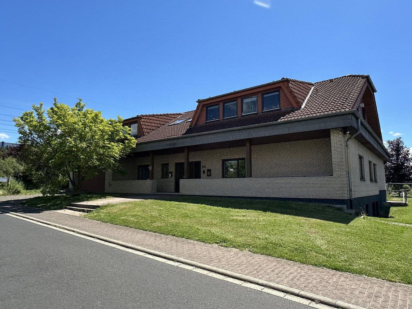 Predaj domu 300 m², pozemek 3.400 m², An den Lindenbäumen 58, Fuldabrück, Hesensko Predaj domu 300 m², pozemek 3.400 m², An den Lindenbäumen 58, Fuldabrück, Hesensko