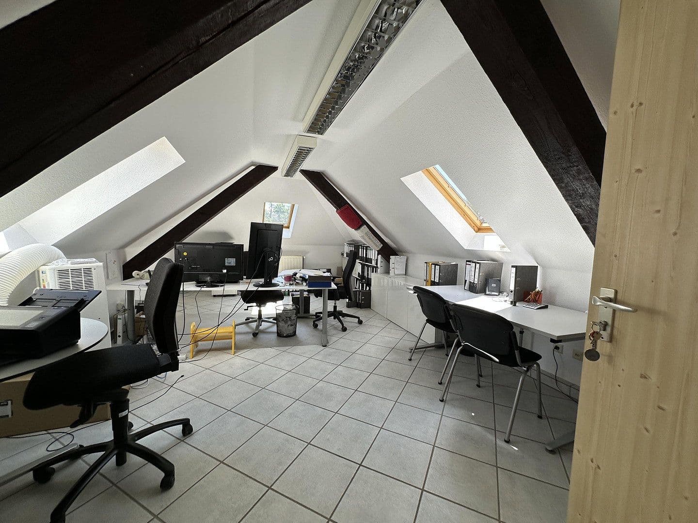 Predaj domu 300 m², pozemek 3.400 m², An den Lindenbäumen 58, Fuldabrück, Hesensko Predaj domu 300 m², pozemek 3.400 m², An den Lindenbäumen 58, Fuldabrück, Hesensko