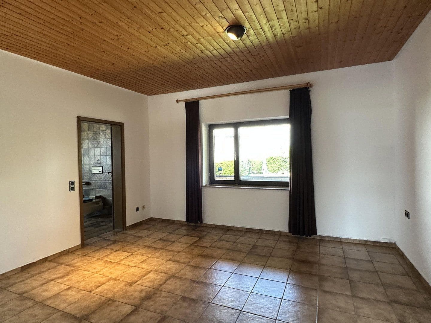 Predaj domu 300 m², pozemek 3.400 m², An den Lindenbäumen 58, Fuldabrück, Hesensko Predaj domu 300 m², pozemek 3.400 m², An den Lindenbäumen 58, Fuldabrück, Hesensko