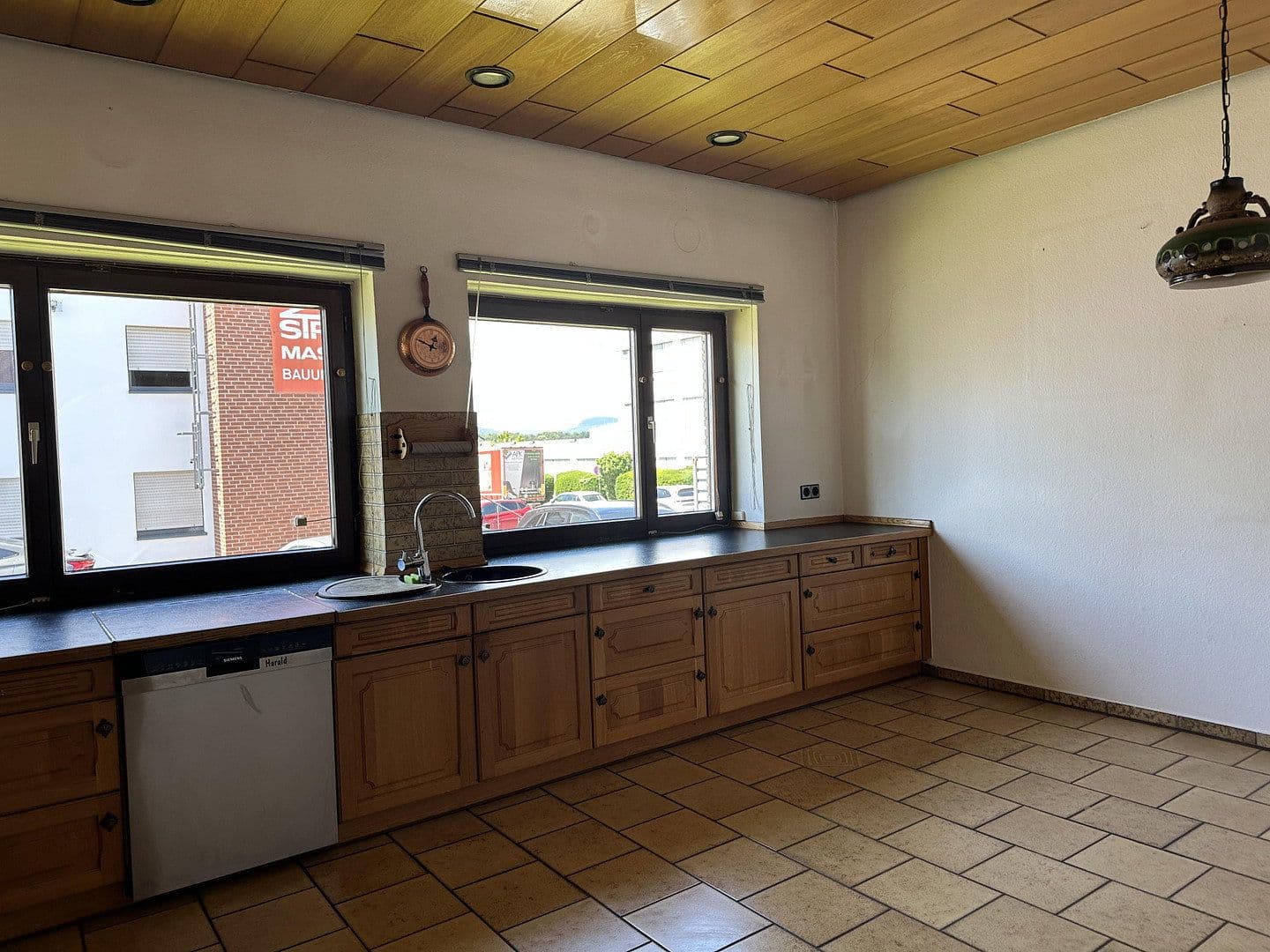 Predaj domu 300 m², pozemek 3.400 m², An den Lindenbäumen 58, Fuldabrück, Hesensko Predaj domu 300 m², pozemek 3.400 m², An den Lindenbäumen 58, Fuldabrück, Hesensko