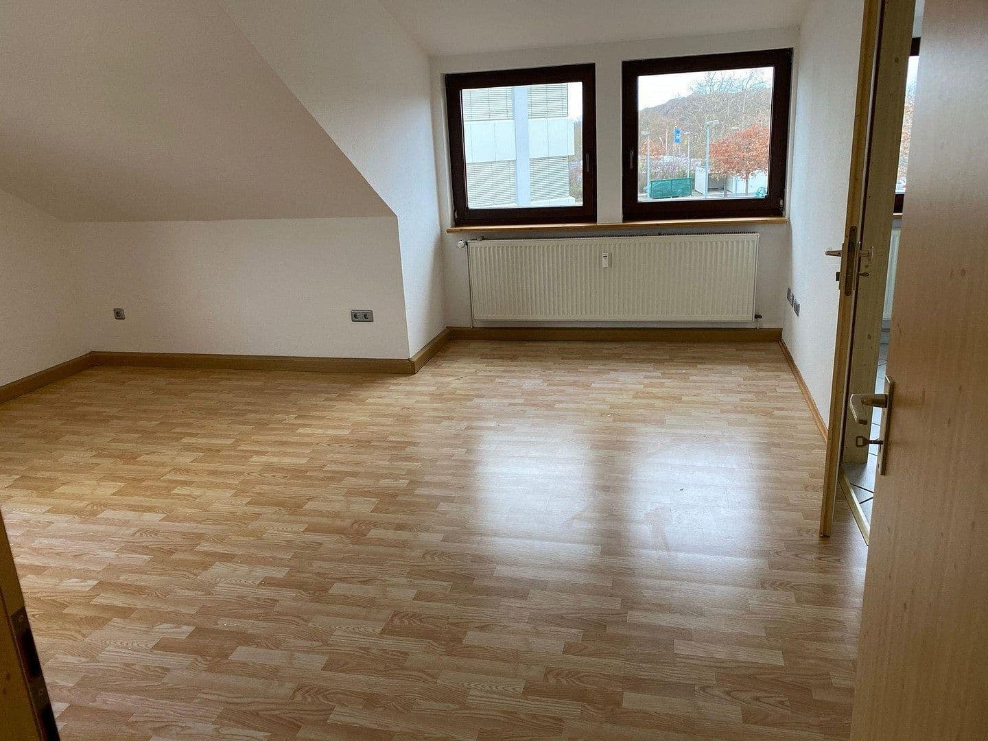Predaj domu 300 m², pozemek 3.400 m², An den Lindenbäumen 58, Fuldabrück, Hesensko Predaj domu 300 m², pozemek 3.400 m², An den Lindenbäumen 58, Fuldabrück, Hesensko