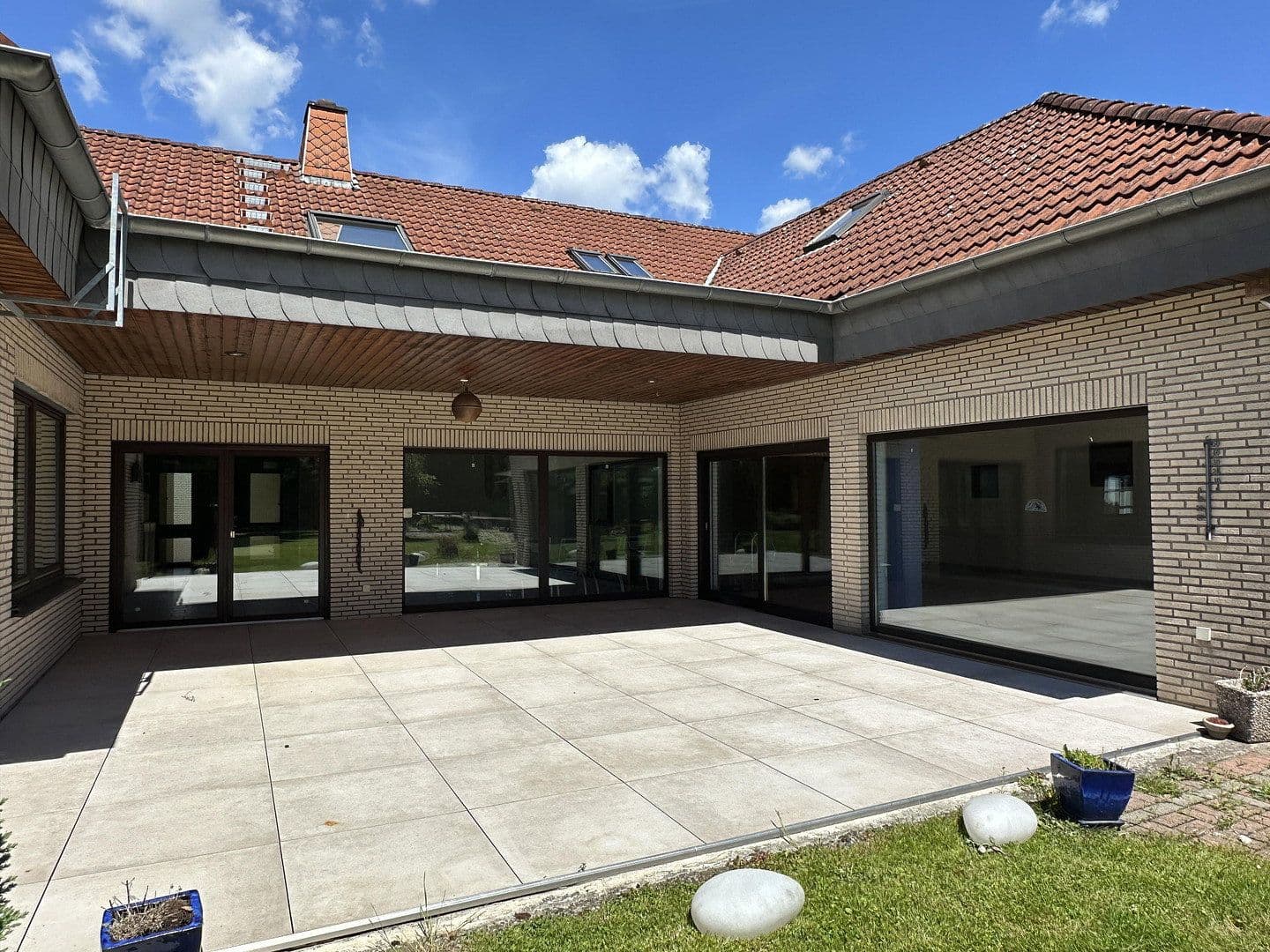 Predaj domu 300 m², pozemek 3.400 m², An den Lindenbäumen 58, Fuldabrück, Hesensko Predaj domu 300 m², pozemek 3.400 m², An den Lindenbäumen 58, Fuldabrück, Hesensko