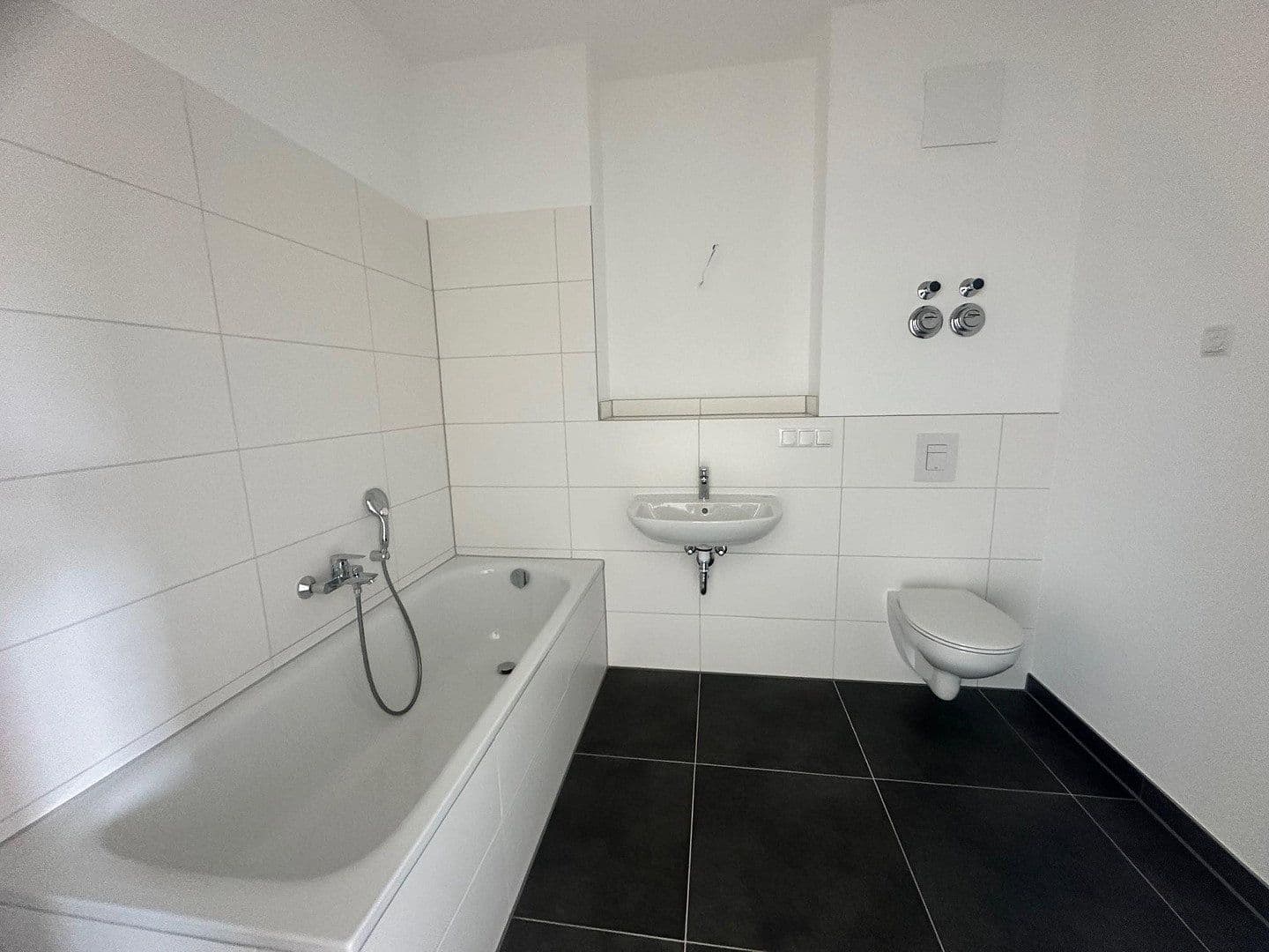 Prenájom bytu 3-izbový 78 m², Regener Straße 65, Berlin, Berlín Prenájom bytu 3-izbový 78 m², Regener Straße 65, Berlin, Berlín