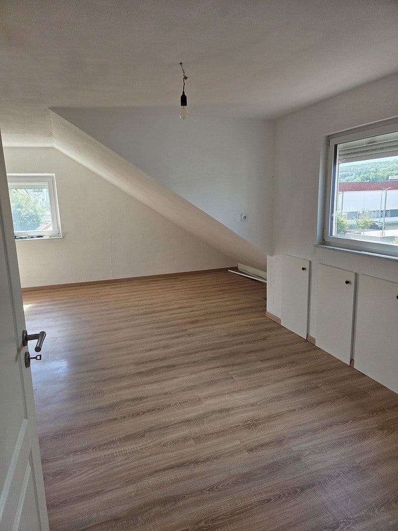 Predaj domu 195 m², pozemek 322 m², Jahnstr.3, Reichenbach an der Fils, Bádensko-Wurttembersko Predaj domu 195 m², pozemek 322 m², Jahnstr.3, Reichenbach an der Fils, Bádensko-Wurttembersko
