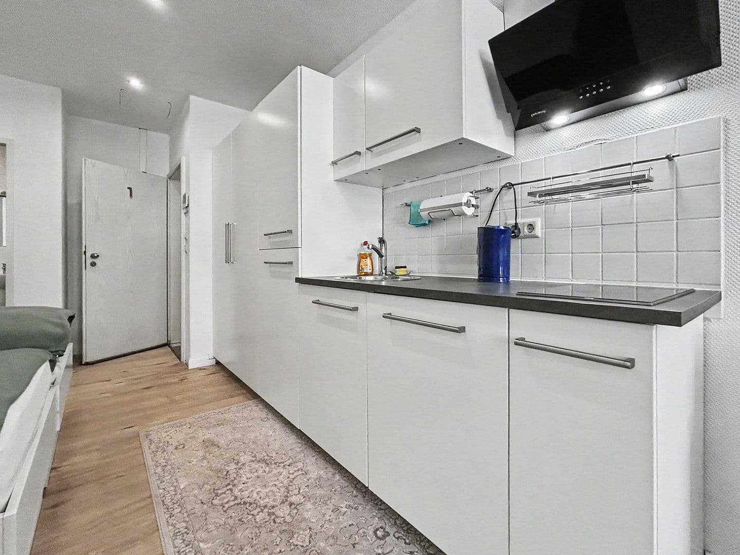Prenájom bytu 1-izbový 40 m², Neusser Straße 695, Köln, Severné Porýnie - Westfálsko Prenájom bytu 1-izbový 40 m², Neusser Straße 695, Köln, Severné Porýnie - Westfálsko