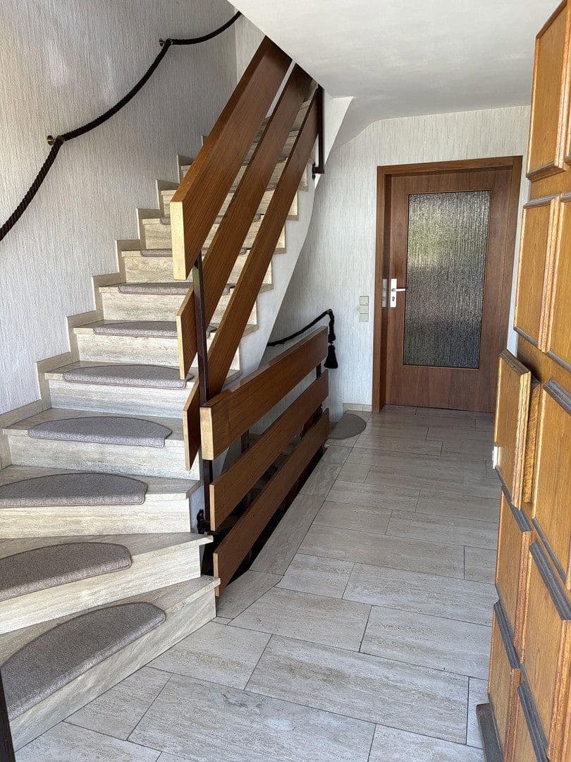 Predaj domu 166 m², pozemek 331 m², Goldäckerstraße, Leonberg, Bádensko-Wurttembersko Predaj domu 166 m², pozemek 331 m², Goldäckerstraße, Leonberg, Bádensko-Wurttembersko