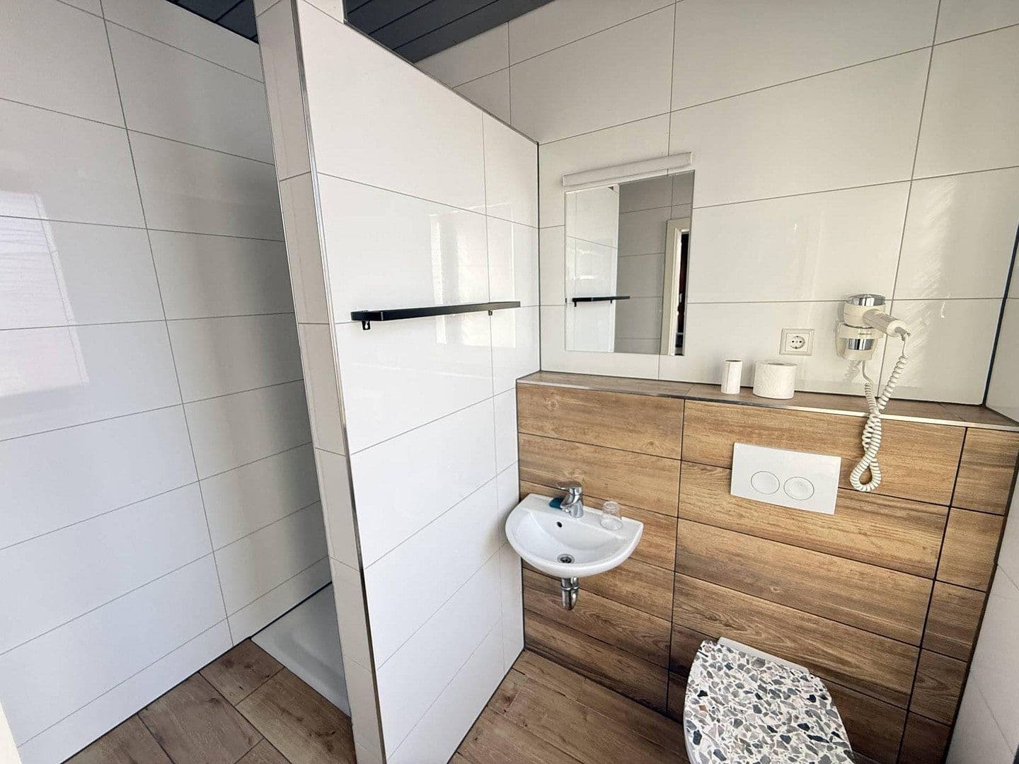 Prenájom bytu 2-izbový 78 m², Ettlingen, Bádensko-Wurttembersko Prenájom bytu 2-izbový 78 m², Ettlingen, Bádensko-Wurttembersko