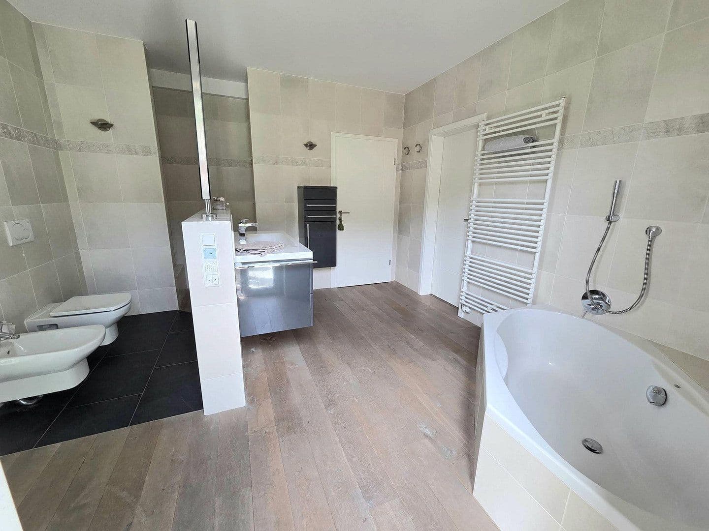 Prenájom bytu 4-izbový 174 m², Bensheim, Hesensko Prenájom bytu 4-izbový 174 m², Bensheim, Hesensko