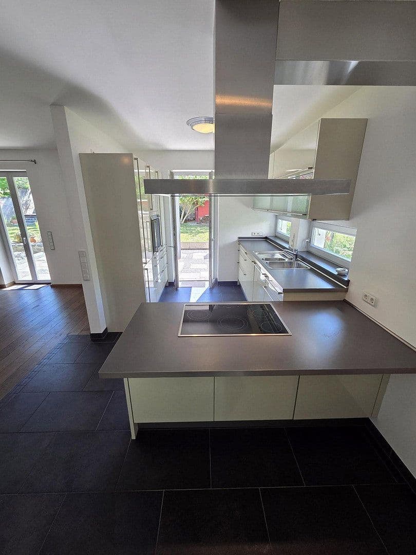 Prenájom bytu 4-izbový 174 m², Bensheim, Hesensko Prenájom bytu 4-izbový 174 m², Bensheim, Hesensko