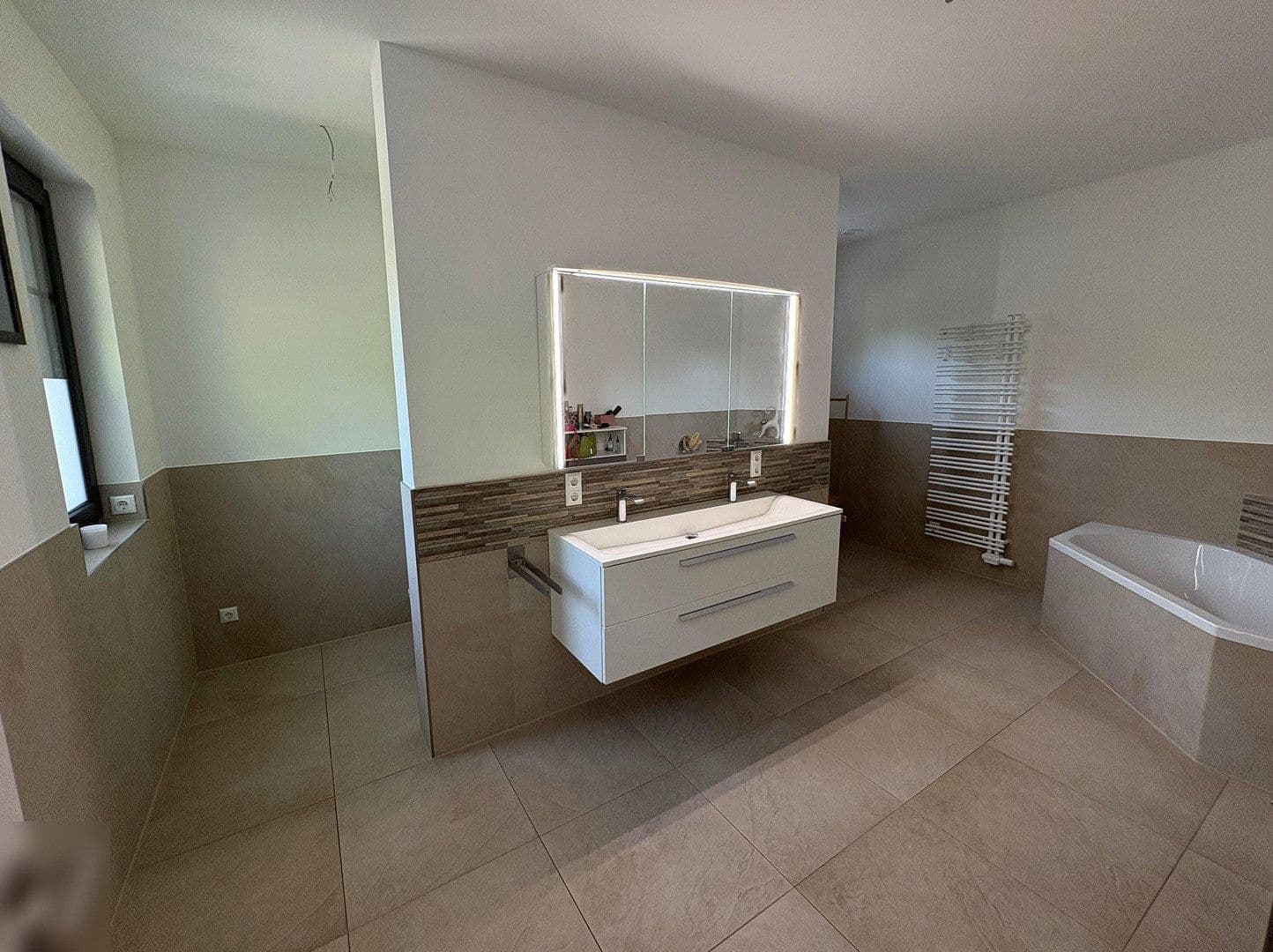Predaj domu 267 m², pozemek 1.288 m², Falkensee, Brandenbursko Predaj domu 267 m², pozemek 1.288 m², Falkensee, Brandenbursko