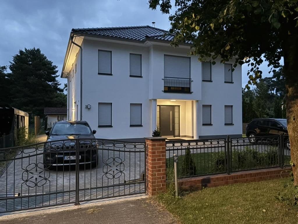 Predaj domu 267 m², pozemek 1.288 m², Falkensee, Brandenbursko Predaj domu 267 m², pozemek 1.288 m², Falkensee, Brandenbursko