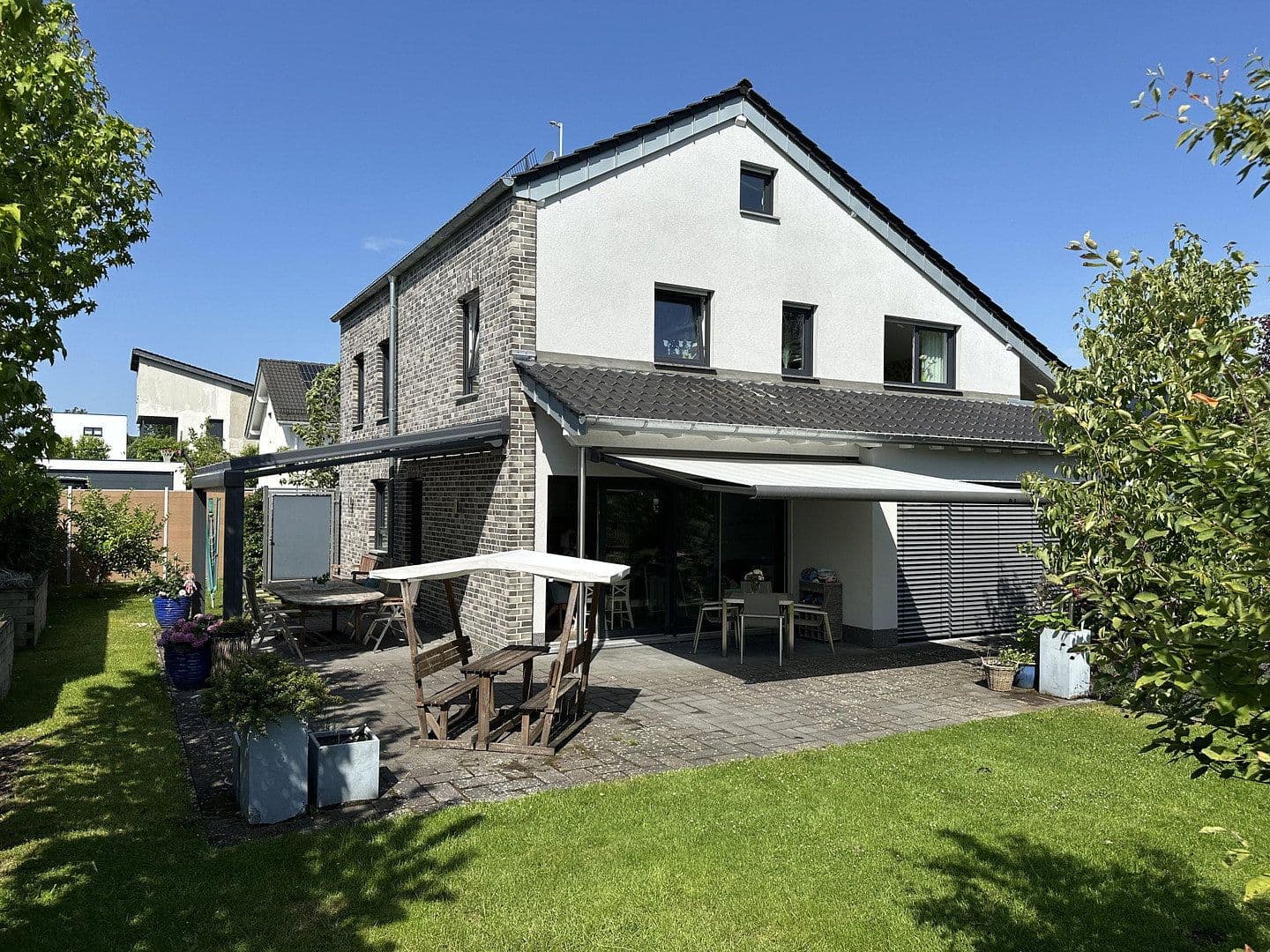 Predaj domu 220 m², pozemek 766 m², Roetgen, Severné Porýnie - Westfálsko Predaj domu 220 m², pozemek 766 m², Roetgen, Severné Porýnie - Westfálsko