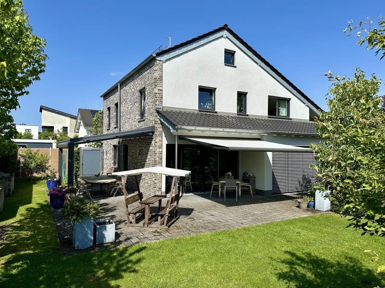 Predaj domu 220 m², pozemok 766 m², Roetgen, Severné Porýnie - Westfálsko Predaj domu 220 m², pozemok 766 m², Roetgen, Severné Porýnie - Westfálsko