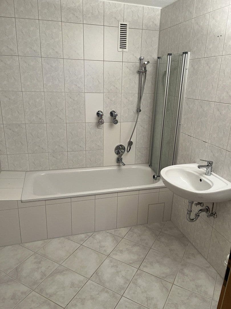 Prenájom bytu 3-izbový 89 m², Schwetzingen, Bádensko-Wurttembersko Prenájom bytu 3-izbový 89 m², Schwetzingen, Bádensko-Wurttembersko