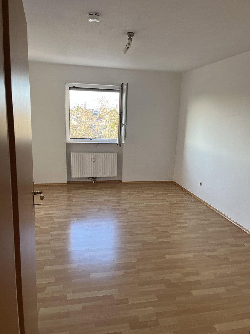 Prenájom bytu 3-izbový 89 m², Schwetzingen, Bádensko-Wurttembersko Prenájom bytu 3-izbový 89 m², Schwetzingen, Bádensko-Wurttembersko