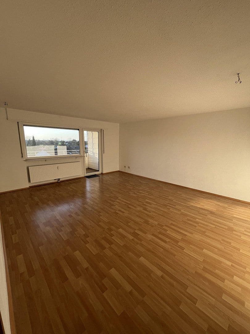 Prenájom bytu 3-izbový 89 m², Schwetzingen, Bádensko-Wurttembersko Prenájom bytu 3-izbový 89 m², Schwetzingen, Bádensko-Wurttembersko